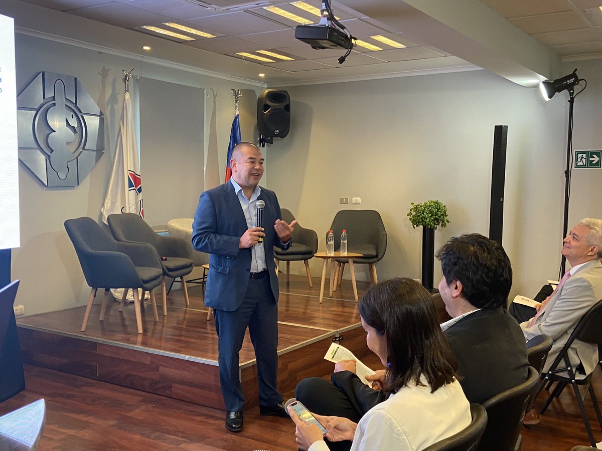 ColMedSantiago's tweet photo. El superintendente de Salud, Dr. Víctor Torres, es el primero en tomar la palabra: “Consideramos que la Superintendencia de Salud debe tener la facultad de regular y fiscalizar los Seguros de Salud que participen en la modalidad de cobertura adicional MCA de Fonasa”. https://t.co/7pAD03uHOH