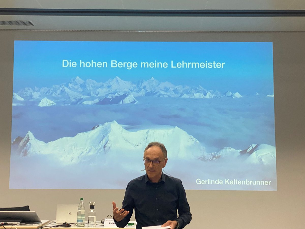 AndreasMobility's tweet photo. "Unterschätze nie die Kraft Deiner Träume". #GerlindeKaltenbrunner berichtete eindrucksvoll über ihre Besteigungen der ganz hohen Berge - Ihr Credo gilt nicht nur für das Bergsteigen, sondern für viele andere Lebenslagen. #cassmm @HPKleebinder #hsg #imo #smartcities #smartdata https://t.co/LymJMoBZK4