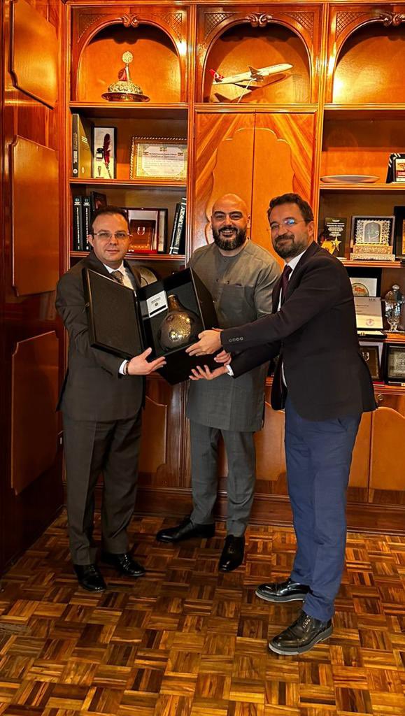 TC_AddisAbabaBE's tweet image. Ülkemizin Etiyopya’daki en büyük yatırımcılarından Yapı Merkezi’nin yöneticilerini Büyükelçiliğimizde ağırlamaktan mutluluk duyduk.