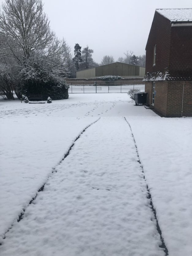 CobhamBoarding's tweet photo. With daylight savings fast approaching and the weather warming up, here is a throw back to the snow day Boarding woke up to on Wednesday the 8th of March - for some it was their first time seeing snow <3  #ukboardingschool #cobhamhall #studyaboard #snowday #snowballfight https://t.co/Nb8DrkI2PB