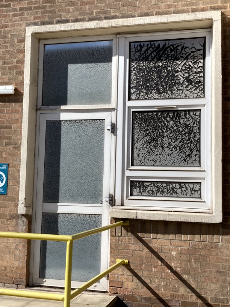 Concordmoose's tweet image. Funky weathering patterns outside the hospital eye dept 👀☀️#naturespatterns