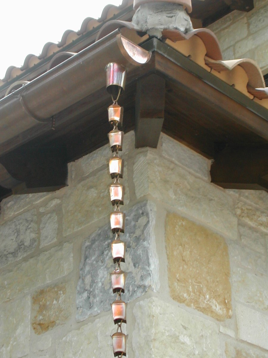 ATXGutterKing's tweet image. Rain chains are the latest trend in Austin. 
We have a variety of high quality Rain Chains. When you want to add more custom features to your home. 

Call☎️ (512) 270-2445
bit.ly/3uC3QV5