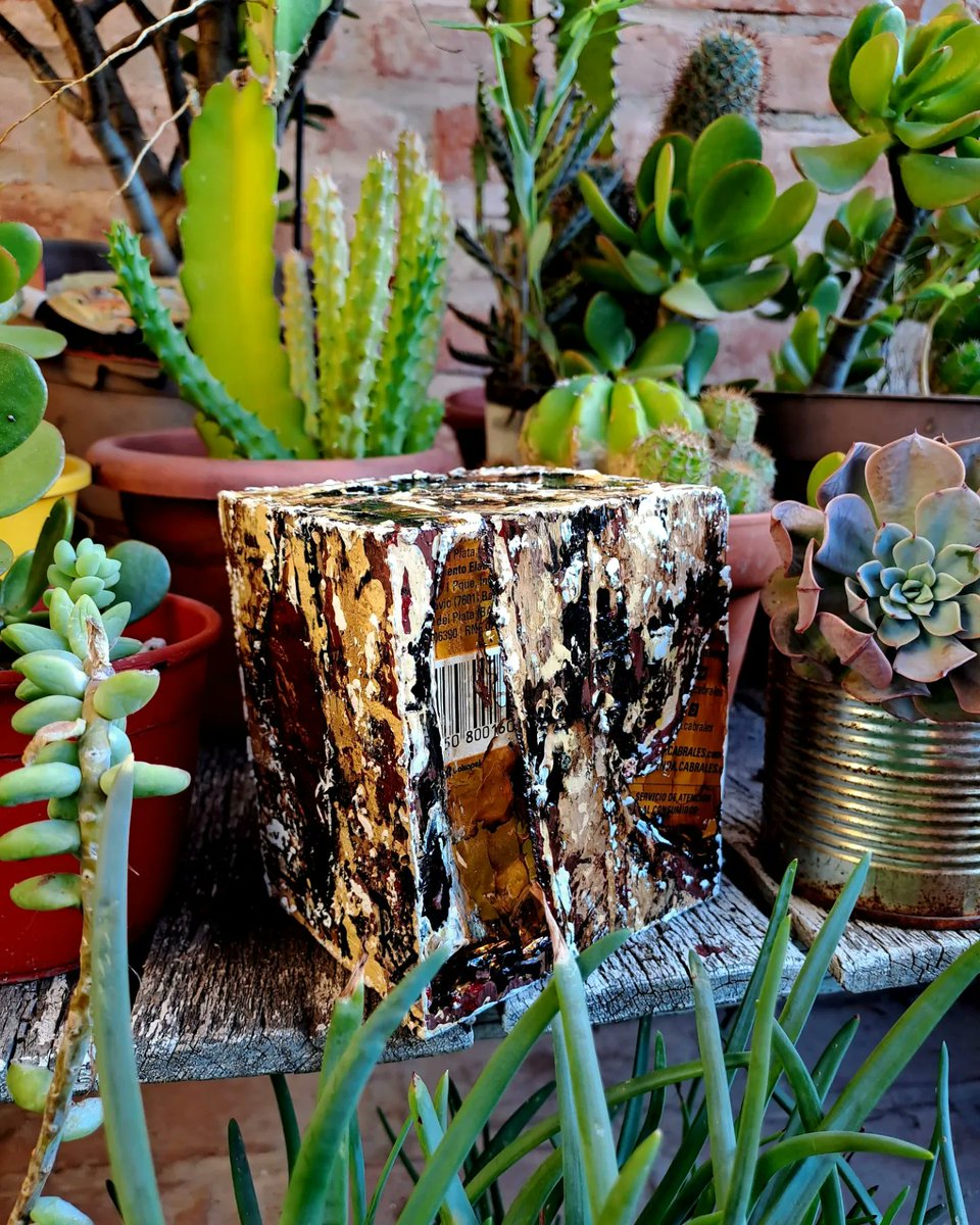 RutZerbatto's tweet image. &quot;BLOCK LIV&quot;.- Collage, acrílico, asfáltica, barniz.
Técnica mixta sobre block de madera.
tienda.rutzerbattoarte.com
#artobjects #sustainableart #woodblock #acrylic #asphaltpaint #decodesign #the100dayproject #the100dayproject2023 #the100dayprojectwoodblocks #los100diasproyectolatino