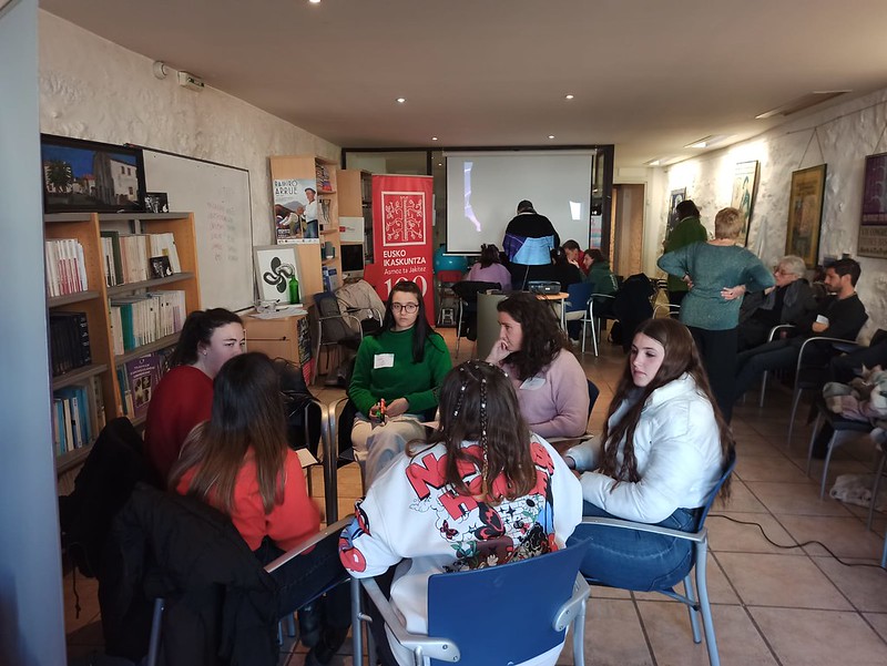 ei_sev's tweet photo. #GazteakMugazGaindi , hoy tercer taller en Bera, para tratar sobre los factores que influyen en el bienestar de la #juventud : trabajo, vivienda… https://t.co/mgTTcnkaLj
@ConseJuvNA #INSUPformation @Euroregion_naen @NvelleAquitaine
#AsmoztaJakitez #GeroaElkarEkin https://t.co/dabltfxxVY
