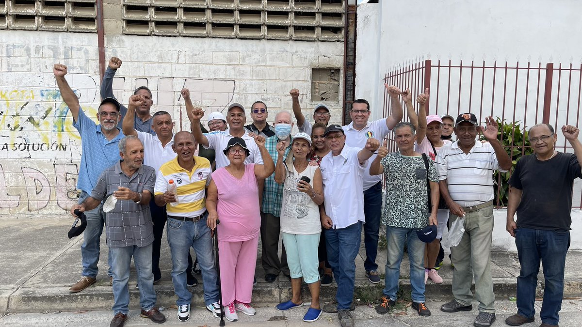 Hoy esta de cumpleaños un incansable trabajador y luchador Adeco, ejemplo de tenacidad y constancia. Apreciado hermano Celio Ivan, bendiciones para que puedas seguir luchando por Venezuela a través de tu inextinguible pasión, el gran partido del pueblo Acción Democrática.