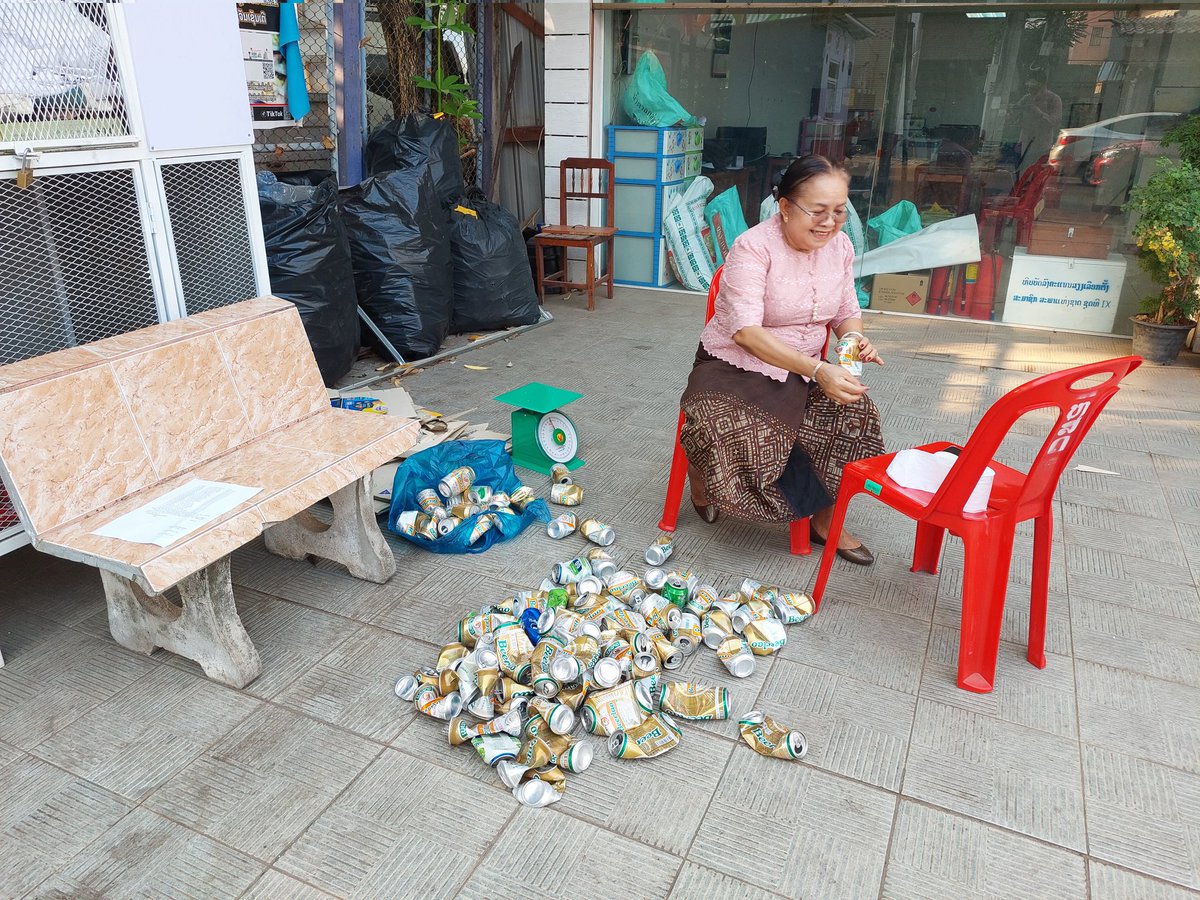 KorakotTanseri's tweet photo. 8:00AM Mae Vanh, Hatsadi village Head &amp; waste champions gathered recyclable waste to sell to recycling firm. 1.5 month almost 200kg of plastic bottles, paper, aluminum cans collected. Generated 600,000LAK for the village. @UNDPLaoPDR Community Waste Management #experimentation https://t.co/tdBKrTUZ2S