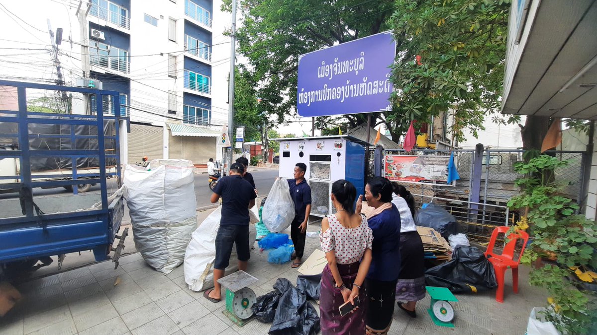 KorakotTanseri's tweet photo. 8:00AM Mae Vanh, Hatsadi village Head &amp; waste champions gathered recyclable waste to sell to recycling firm. 1.5 month almost 200kg of plastic bottles, paper, aluminum cans collected. Generated 600,000LAK for the village. @UNDPLaoPDR Community Waste Management #experimentation https://t.co/tdBKrTUZ2S