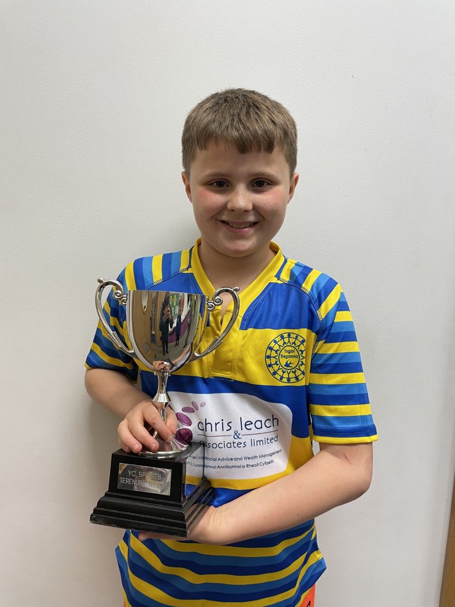 YsgolTreganna's tweet photo. Llongyfarchiadau i RJones a thîm dan 11 ysgolion Caerdydd am ennill y tlws Terenure. #csru_u11 #ysgoltreganna https://t.co/LpOdXEiX0Q