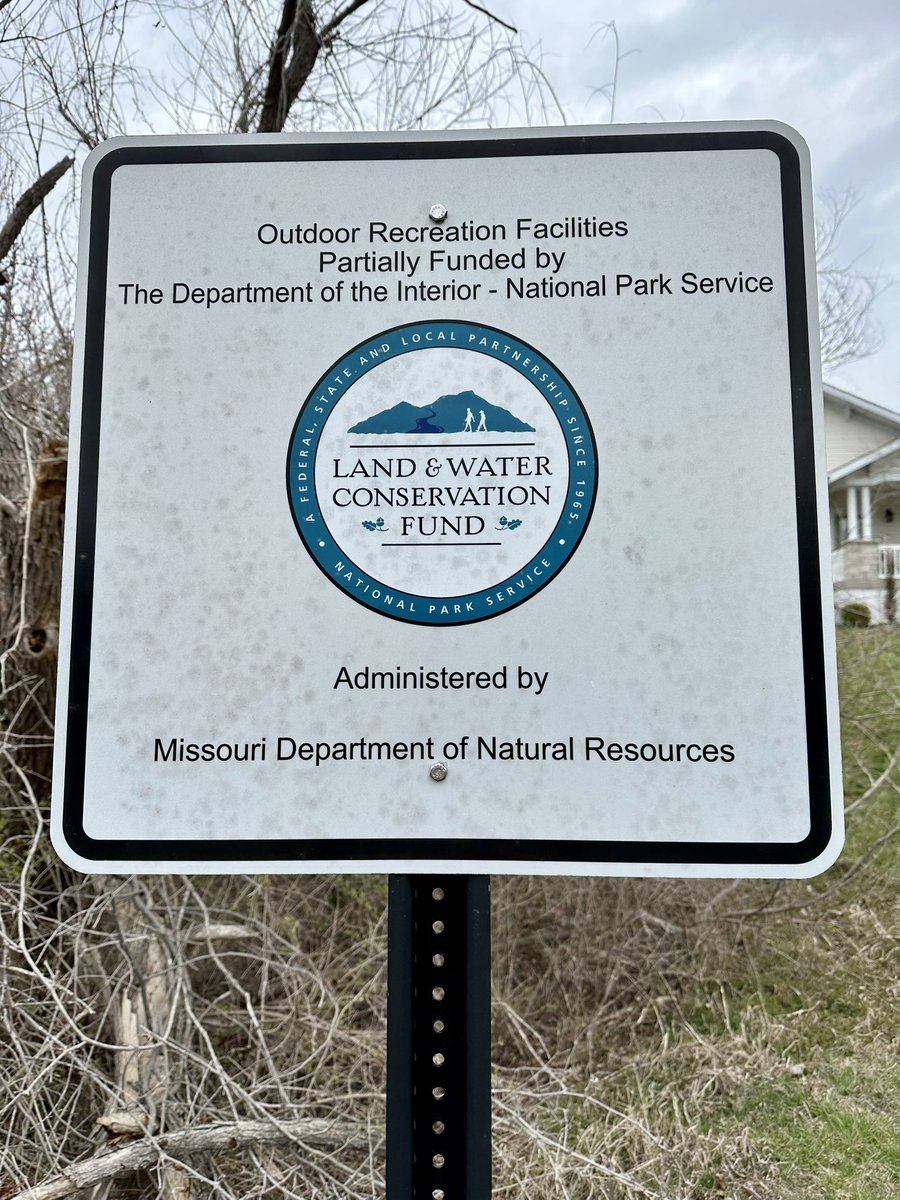 FPWellman's tweet photo. I pass this sign regularly. I always laugh thinking about the pathetic Missouri GOP crying they donโt what the Federal government telling them what to do. They sure love that federal money though. Itโs like the kid saying heโs independently wealthy in his parents basement. https://t.co/KeqJzy4h1N