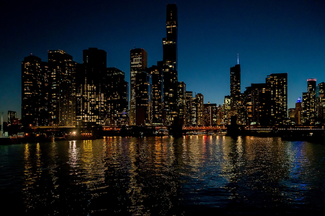 Chicago Illinois IL Skyline Night Cityscape Art Photography Print available @Etsy buff.ly/42Bizz7 #AmericaAFterDark #AYearForArt #SpringIntoArt #GiftThemARt #TravelArt #WindyCity