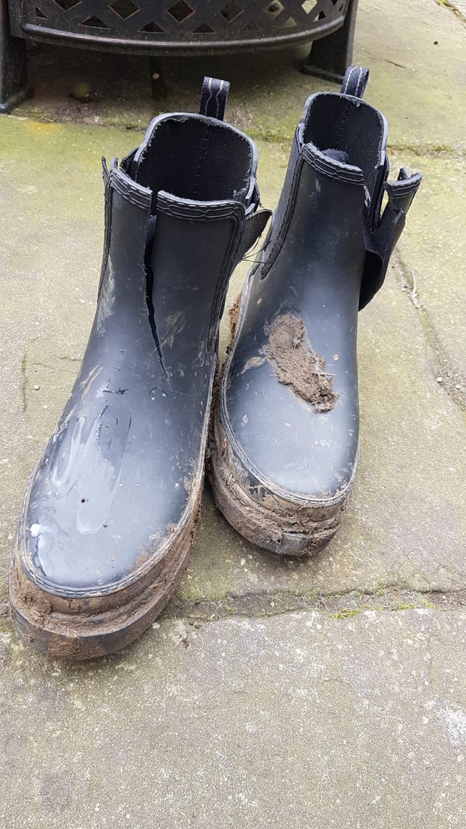 lulurtx's tweet photo. Imagine after owning these boots for two years with no problem at all, having to cut them off as the elastic has got tighter and @HunterBoots saying it is because the didn’t fit me! Crazy poor customer service. Won’t be buying from them again! #hunterboots #hunters https://t.co/yjPrD0yNux
