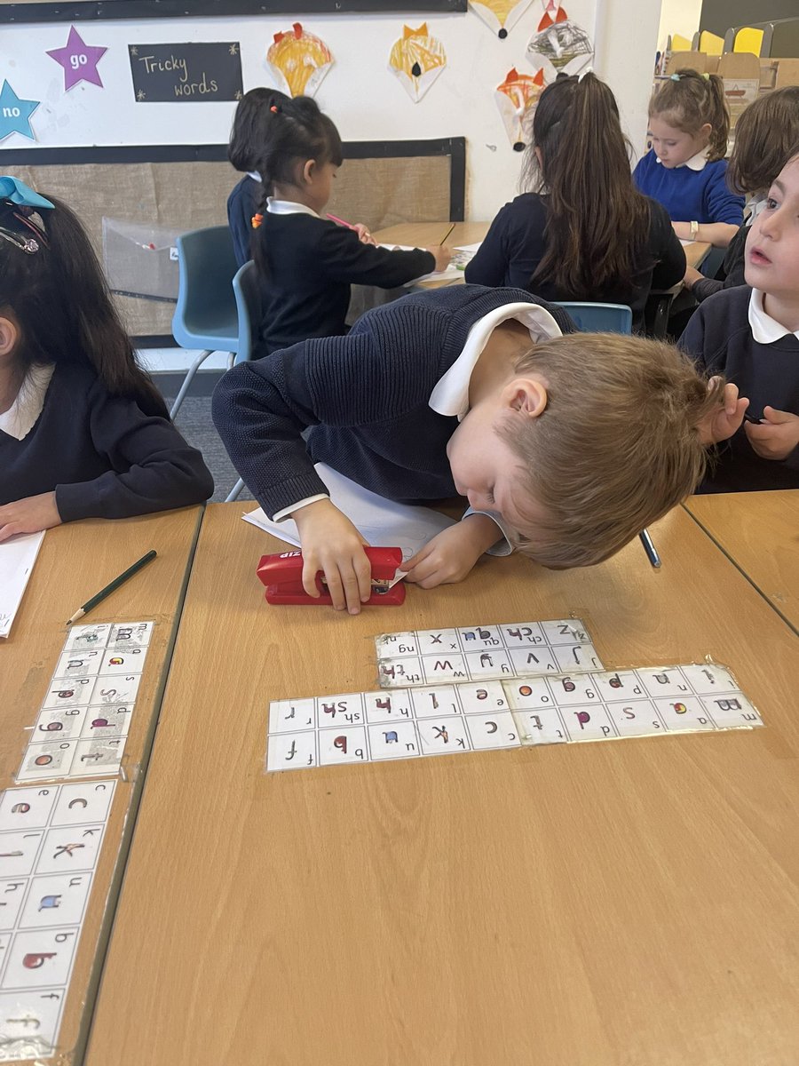 AtlasEyfs's tweet photo. We have enjoyed making our own books to tell everyone about our favourite parts of the farm trip! @AtlasAcademy1 #independentwriting #experientiallearning https://t.co/tEIjhbU8Uo