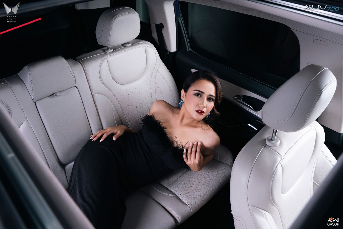 GroupAgni's tweet photo. Who better to appreciate luxury and style than an actress like Swastima Khadka? XUV700 is a perfect match for those who appreciate the finer things in life.
#HelloXUV700 #XUV700 #FeelTheRush #XUV700inNepal #SpaciousInteriors #PremiumComfort ย #FeelGoodFriday #swastimakhadka https://t.co/donRnARzWG
