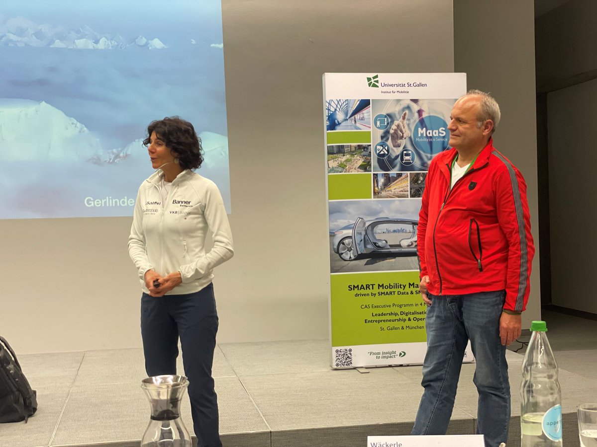 AndreasMobility's tweet photo. "Unterschätze nie die Kraft Deiner Träume". #GerlindeKaltenbrunner berichtete eindrucksvoll über ihre Besteigungen der ganz hohen Berge - Ihr Credo gilt nicht nur für das Bergsteigen, sondern für viele andere Lebenslagen. #cassmm @HPKleebinder #hsg #imo #smartcities #smartdata https://t.co/LymJMoBZK4