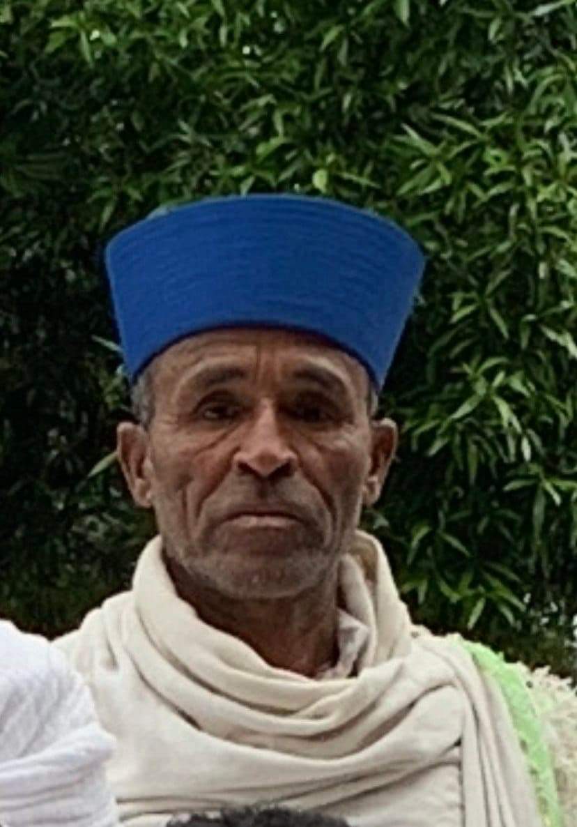 AdebabayMedia's tweet photo. በአዲስ አበባ ኃይሌ ጋርመንት አካባቢ መጋቢት 14/2015 ዓ.ም
++++
(ማኅበረ ቅዱሳን):- ቀሲስ ዐባይ መለሰ የተባሉ ካህን ቅዳሴ ጨርሰው ወደ ቤታቸው በመሄድላይ እንዳሉ በድንጋይ ተወግረው ሕይወታቸው ማለፉን የዐይን እማኞች ለማኅበረ ቅዱሳን ቴሌቪዥን ገለፁ።

የሆርሲሳ ቅድስት ማርያም ቤተ ክርስቲያን አገልጋይ የነበሩት ቀሲስ ዐባይ መለሰ ሕይወታቸው ሲያልፍ ችግሩ ታወቀ እንጂ አስቀድሞ በአካባቢው አገልጋዮች  ላይ ዛቻ እና ማስፈራሪያ ይደርስ እንደነበር መረጃ ሰጭዎቻችን በቦታው ለተገኘው ዘጋቢያችን  ገልፀዋል።

ካህኑ በድንጋይ ተደብድበው እያሉ ምስልና ቪዲዮ ለማስረጃ ለመያዝ ቢሞክሩም በአካባቢው የፀጥታ ኃይሎች ሞባይል እየተሰበሰበ መሰረዙንም እማኞች ነግረውናል።