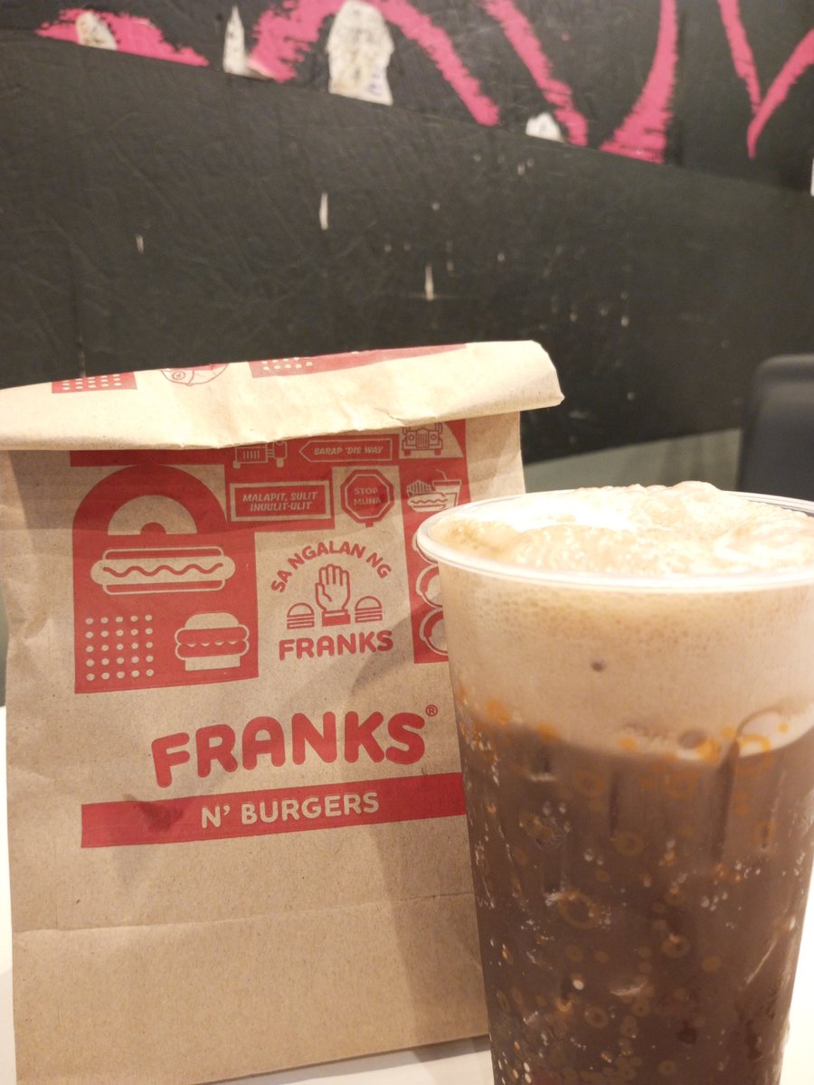 iamMicogui22's tweet photo. It's been a long time. I had done it with a friend in college but it is only me who reenact it this time. ❤️

#franks #mcDo
#burger #mCFloat
#collegememories https://t.co/jbaB2UxpLB