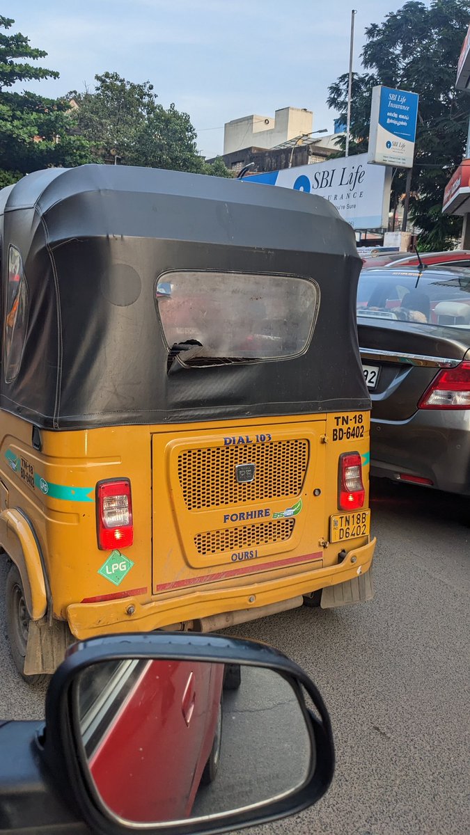 TweetShirts4's tweet photo. This auto is going on the right side of the road. When questioned he is abusing the entire family including women. Place - Mylapore; time - 6pm. @chennaipolice_ https://t.co/lY57vIuENy