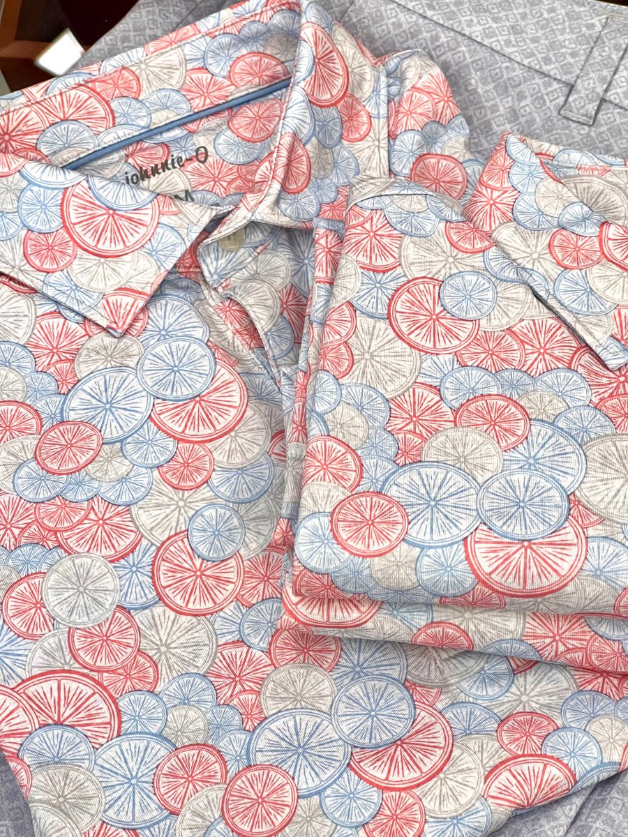 BoardroomGA's tweet image. You put the lime in the coconut 🥥 Variety is the spice of life, so slice it up with the @johnnieO citrus print polo.
—
#spring #polo #johnnieo #bestdressed #augustaga