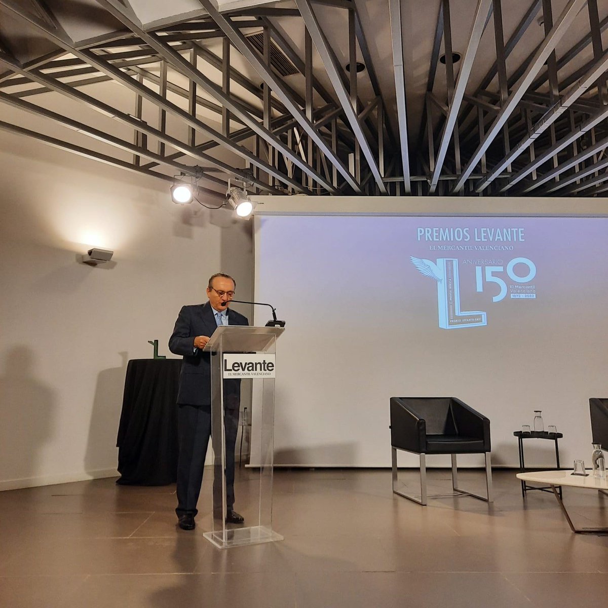 UGTPV's tweet photo. El SG de #UGTPV @ismasava, asiste a la entrega del Premio Levante-EMV de Economía 2022 para la Gigafactoría de Volkswagen en Sagunt. Una inversión estratégica que convertirá a la Comunitat Valenciana y  España en el hub europeo de la electromovilidad. https://t.co/rDUy8tsvKx
