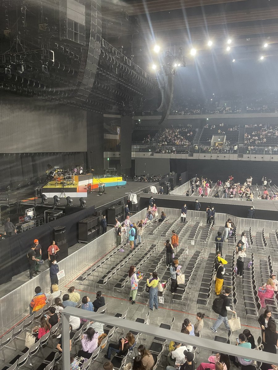 wallowsbebelab's tweet photo. I CHOOSE TO BELIEVE THE NIGHT IS NOT OVER YET LIKE HARRY PLEASE THAT WAS SO GOOD 😭 #hsslottokyo https://t.co/saYCMd1wk3