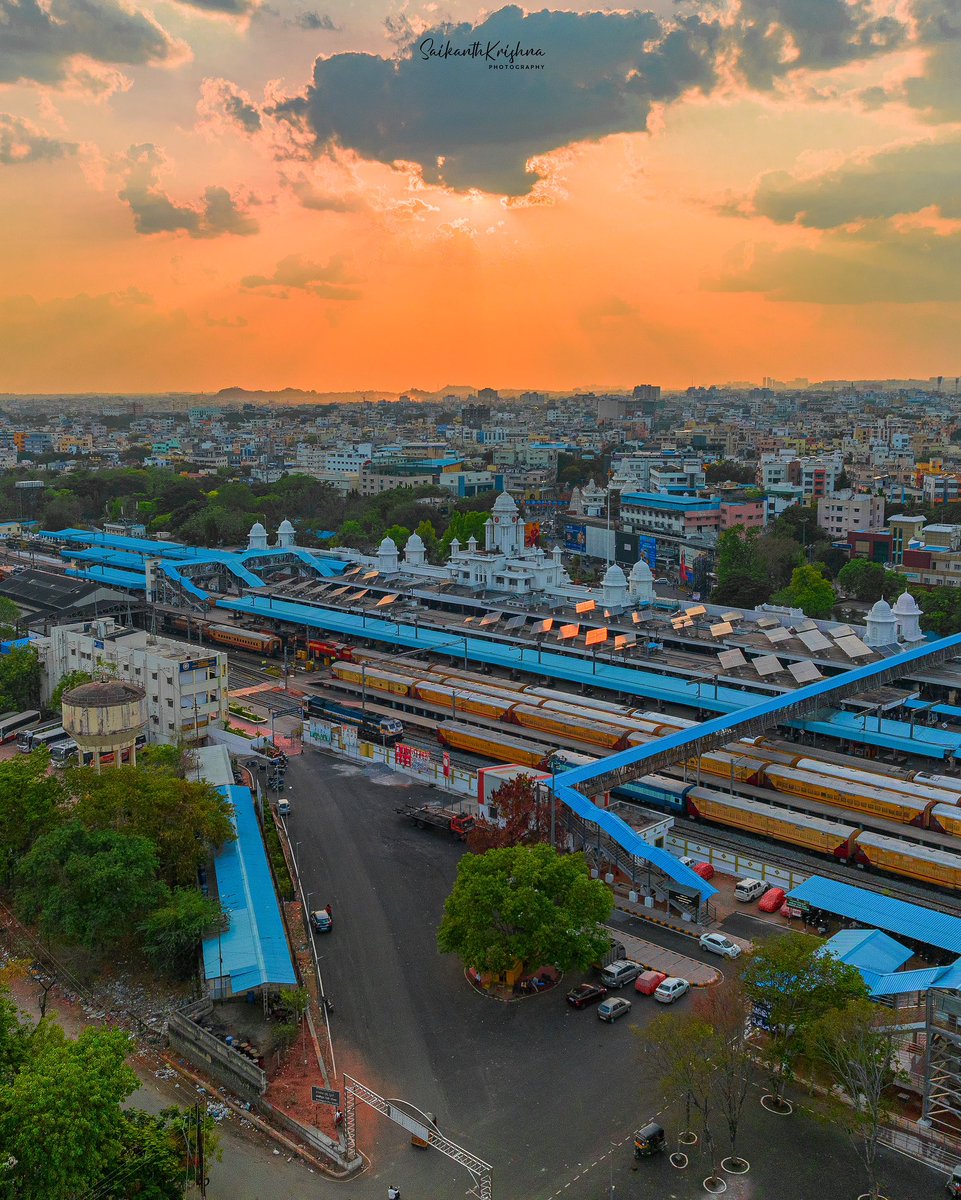 View from Kacheguda Railway Station🌆 @HiHyderabad @KTRBRS @KonathamDileep @Hyderabad1st @HyderabadMojo @DJIGlobal