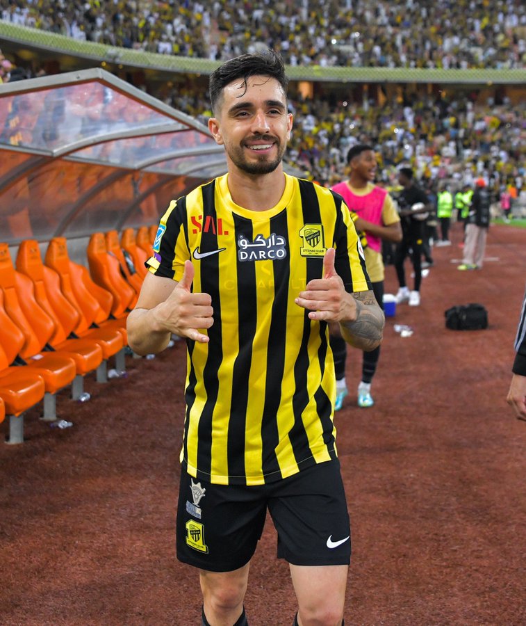 الرسام سان مارتن  ( رتويت )

الجوهره ايغور كورنادو ( لايك )

#الاتحاد 
💛