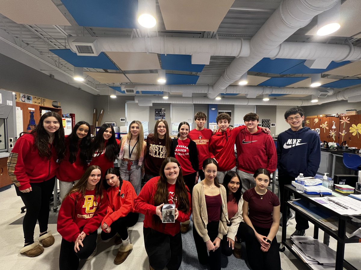 Smith students &amp; staff show love &amp; support for one of our own- Mr. Wilson!! ❤️
Please consider donating to and/or sharing the GoFundMe started to benefit the Wilson family: gofundme.com/f/6nhcs7-suppo…