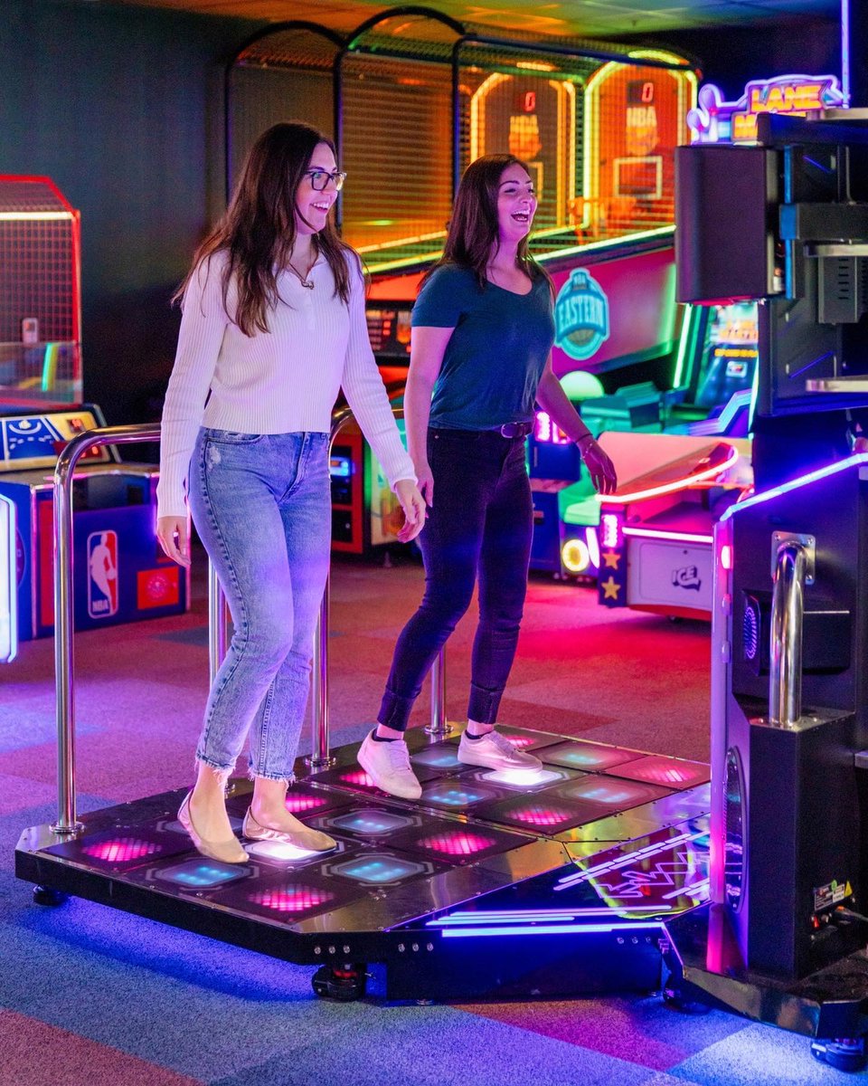PalaceSocial's tweet photo. Looking for a fun night out with friends? Look no further than #PalaceSocial! Our arcade games, bowling lanes, and craft cocktails are sure to provide a night of entertainment and excitement. Come join the fun! https://t.co/w4I6OGB35m