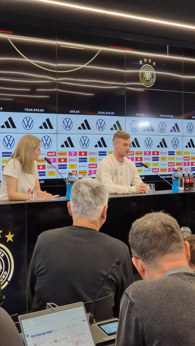 ChrisAkberSade's tweet photo. @JoshuaKimmich sieht @J__Nagelsmann unter seinen persönlichen Top-3-Trainern. Es beschäftigt ihn natürlich. @DFB_Team @FCBayern @SkySportNews https://t.co/r6TiJF8wmJ