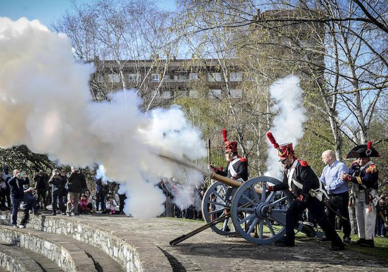 Arriaga acogerá la undécima edición del mercado napoleónico, que tendrá lugar entre el 31 de marzo y el 2 de abril. Un mercado donde se podrán disfrutar de recreaciones bélicas. Y que contará con música, talleres y 130 puestos.
 ¡No te lo pierdas!

#Napoleon