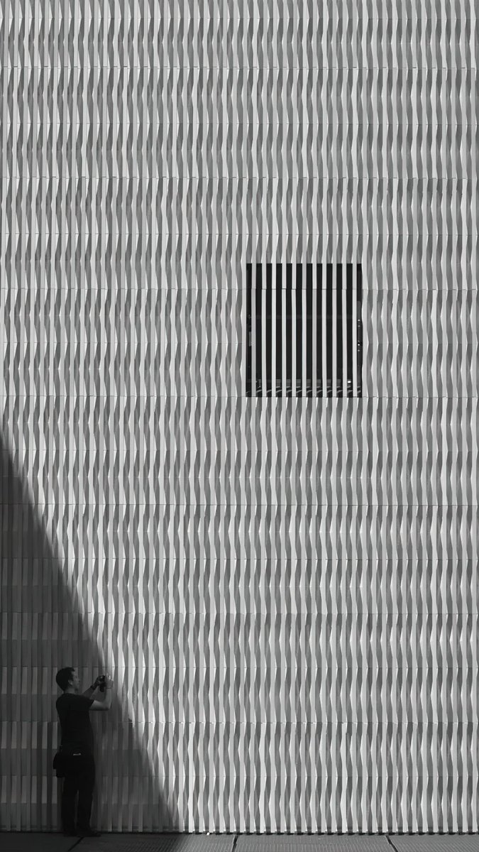 elivecreative's tweet image. 🇲🇫Maîtres du #noir et blanc : Chema Madoz et Fanho🖤 #streetphotography #creativephotography #photography