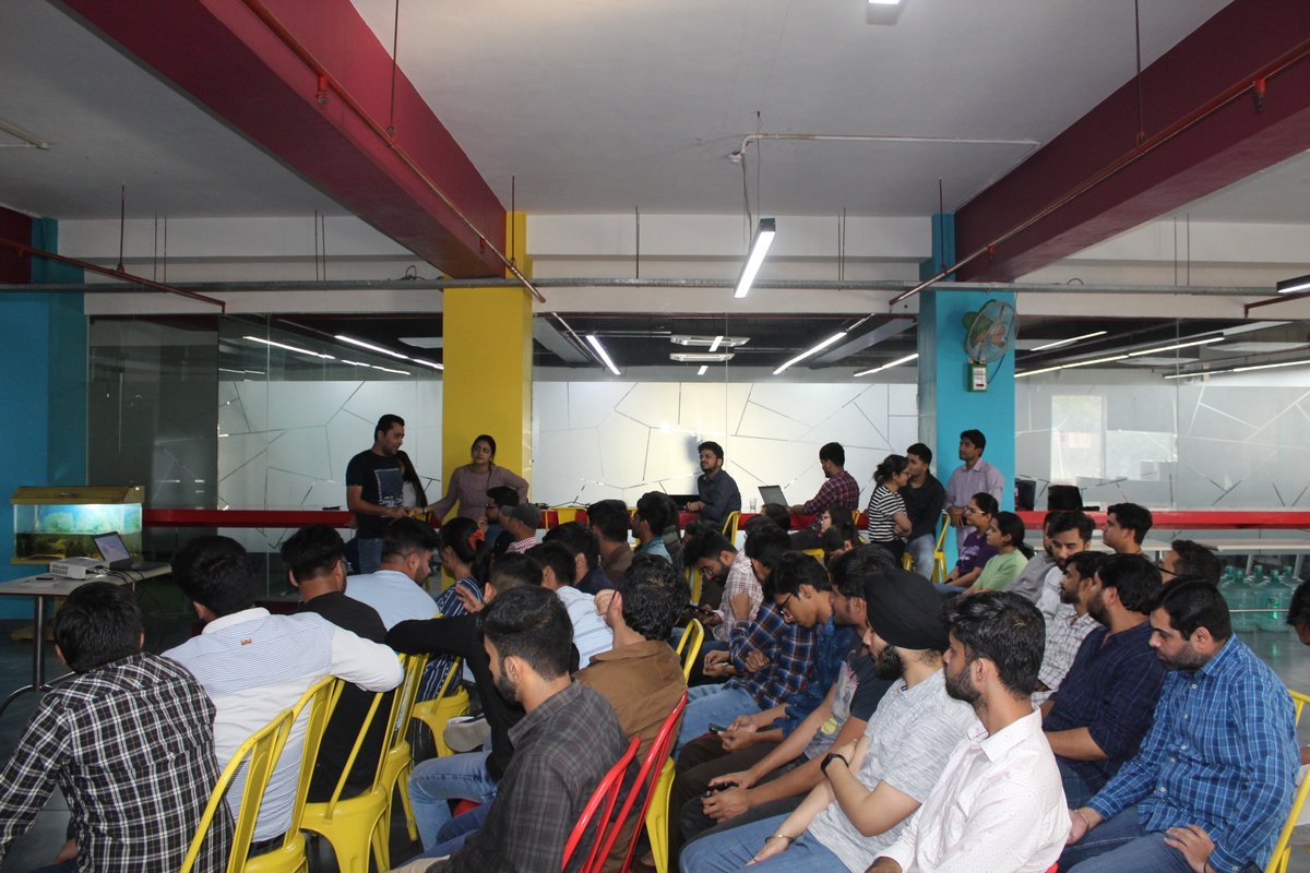 OnGraph's tweet photo. Today's #LearningSession was on #IncomeTax2023🎯

Sharing glimpses from an amazing learning session with Mr. @AshishJha on Income Tax 2023! 
These pictures capture the moments of our team, enhancing their #knowledge on the new Income Tax system ✨

#OfficeLearning #OnGraph https://t.co/FnPbLYEAb5