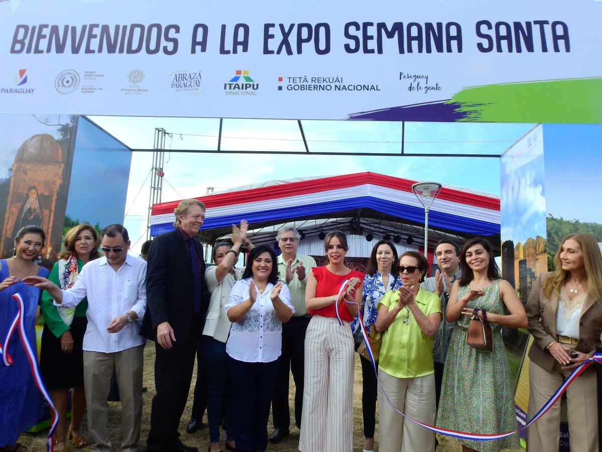 codipsapy's tweet image. 🇵🇾 Ayer compartimos un día lleno de delicias y tradición en la 𝗘𝘅𝗽𝗼 𝗦𝗲𝗺𝗮𝗻𝗮 𝗦𝗮𝗻𝘁𝗮 organizada por la Senatur ✅
Estuvimos presentes con un stand y recibimos la grata visita de la Primera Dama de la Nación, Silvana López Moreira y la Ministra de Turismo, Sofia Montiel