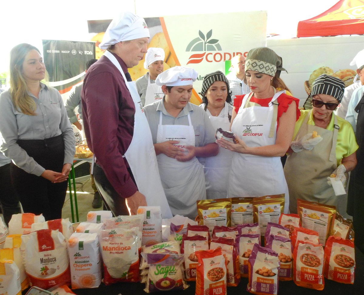 codipsapy's tweet image. 🇵🇾 Ayer compartimos un día lleno de delicias y tradición en la 𝗘𝘅𝗽𝗼 𝗦𝗲𝗺𝗮𝗻𝗮 𝗦𝗮𝗻𝘁𝗮 organizada por la Senatur ✅
Estuvimos presentes con un stand y recibimos la grata visita de la Primera Dama de la Nación, Silvana López Moreira y la Ministra de Turismo, Sofia Montiel