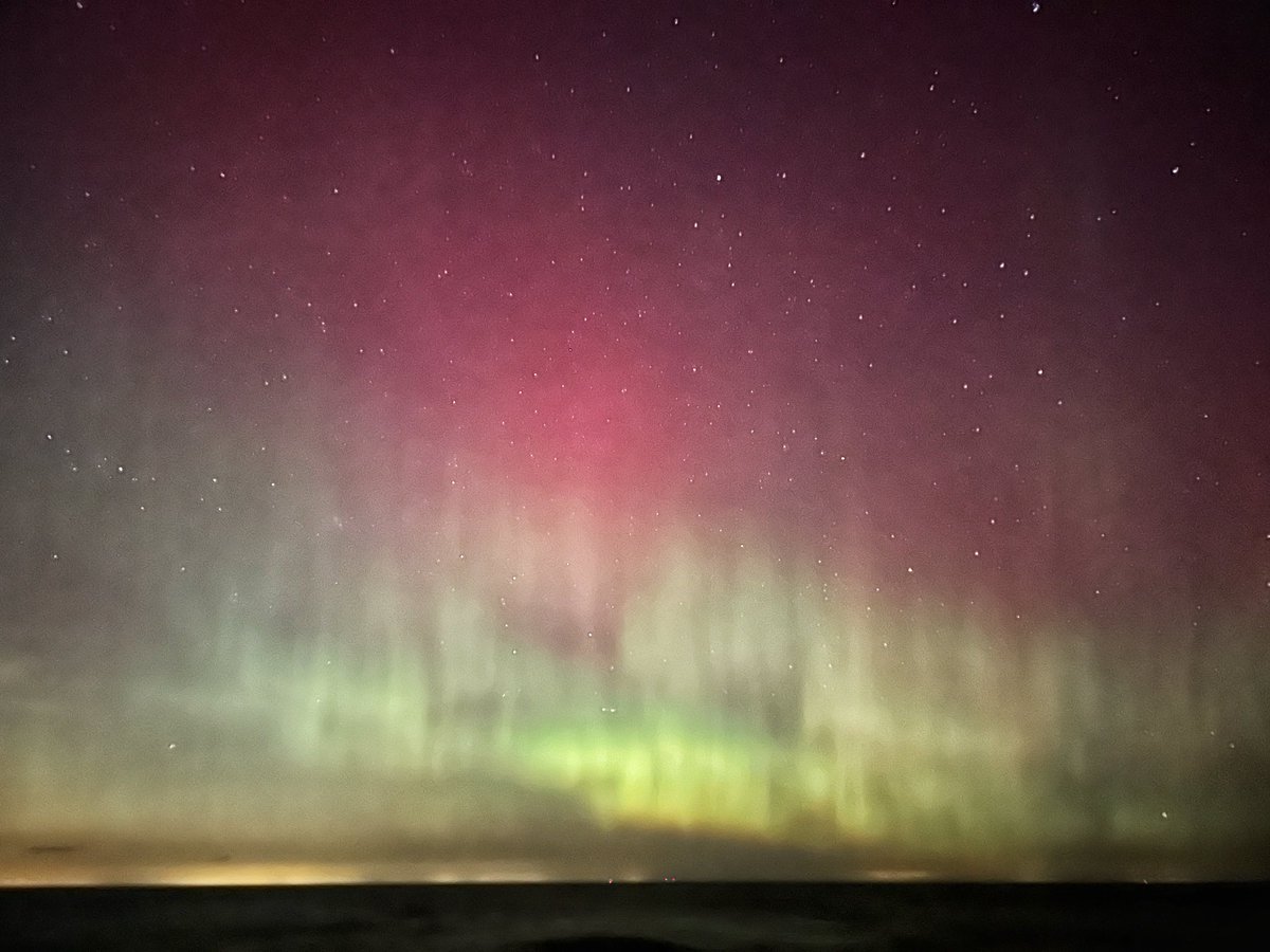 weather_buffalo's tweet photo. A few more aurora pics! 🥹

#buffalo #Aurora #AuroraBorealis #nywx #wxtwitter https://t.co/Y5GI2HDZoi