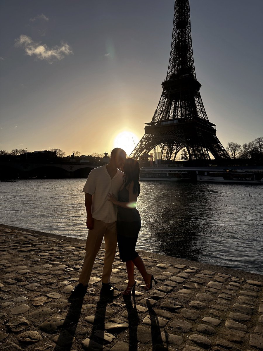 brittneybobay's tweet photo. I GET TO FINALLY POST IT. I’M A FIANCÉE! 🤍🥹 https://t.co/hr6jN6E8RN