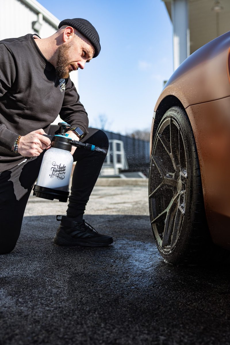 AutoFinesse's tweet photo. Getting stuck in with the pump sprayer.
#AutoFinesse #TheArtOfDetailing #DetailersFuel #Detailing #Detailer #CarCare #DetailingWithADifference https://t.co/3LFJhTcZYr
