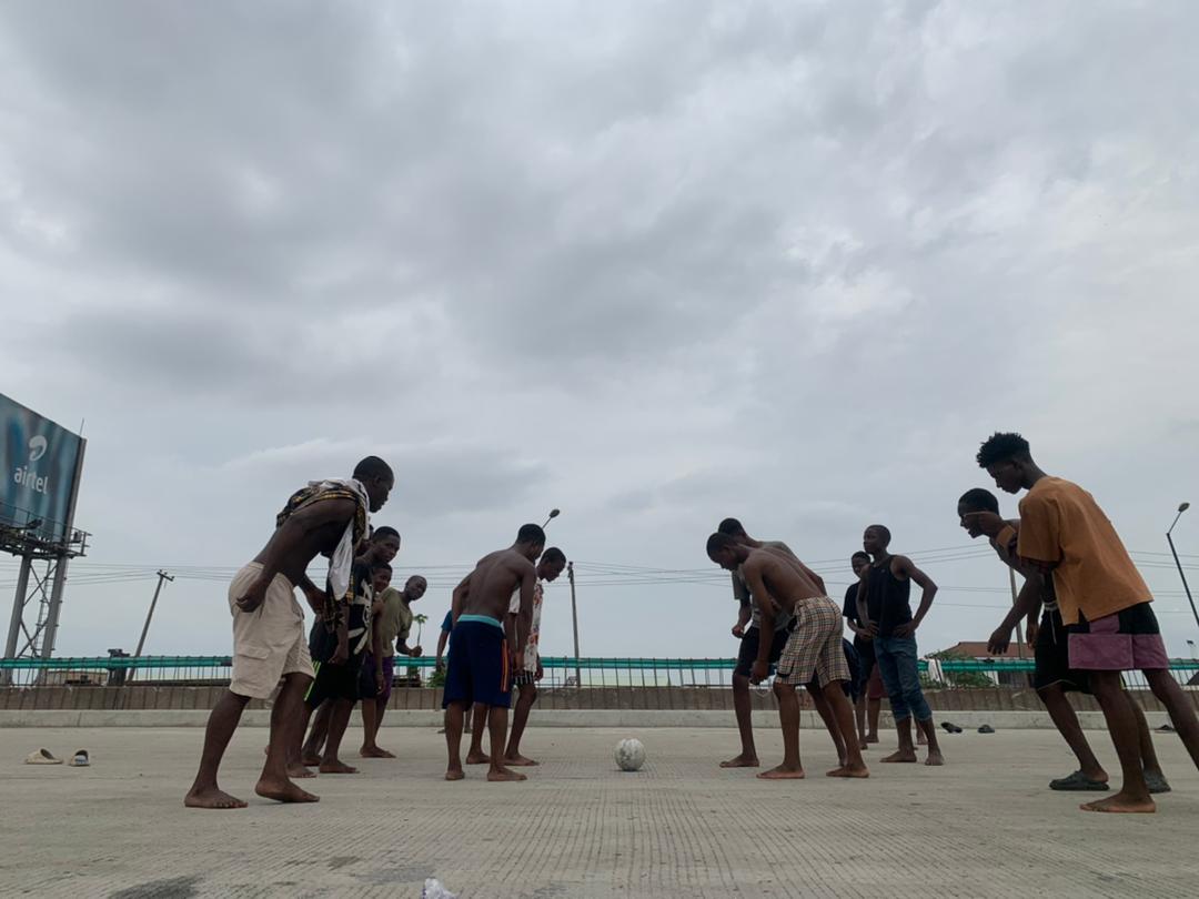 ImPaCtHuB_OFF's tweet photo. GM GM kings and Queens 

Its a fine Friday to fly high

Behind the scene😇
🎥 @lexibanti 
📸 @Princecohenlee 
Featuring Lagos #HuB_students https://t.co/seujpYohoV
