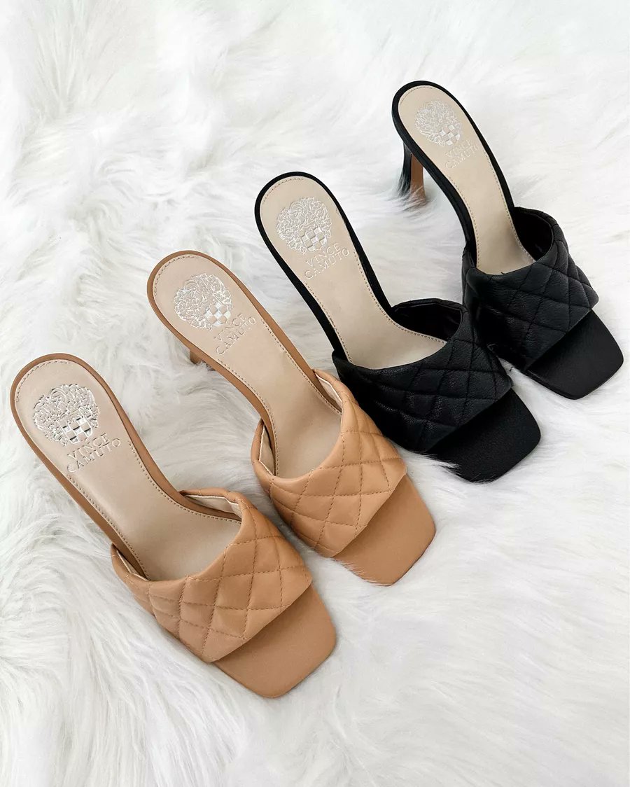 VinceCamuto's tweet photo. A look inside @fashion_jackson's closet ๐
#vincecamuto #springsandals #stylesteals https://t.co/bIk9Pre9Sv