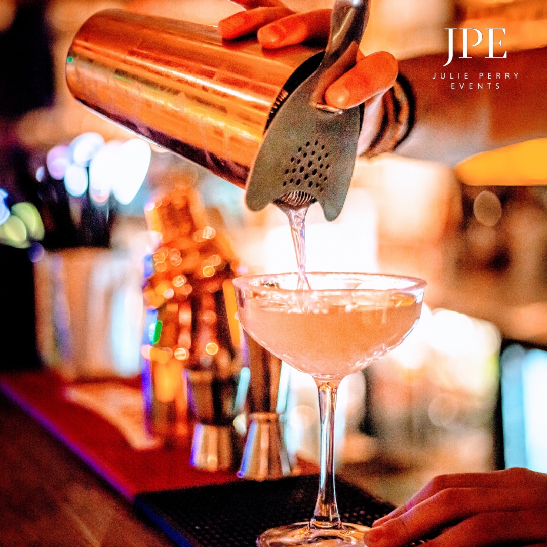 Have you got that Friday feeling? Cocktail time, what’s your go to Cocktail? 🍸

#julieperryevents #partytime #fridayfeeling #cocktailhour #cocktail #friday #decorofinstagram #eventplanner