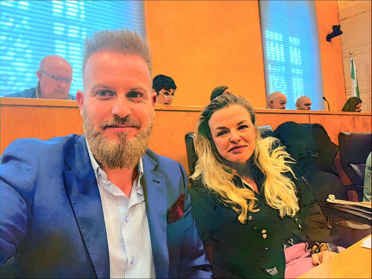 Tocó defender la moción de <a href="/Vox_2Hermanas/">VOX Dos Hermanas</a> en Pleno del <a href="/aytodoshermanas/">Ayuntamiento de Dos Hermanas</a> 
Iniciativa formulada por <a href="/TixeAE/">Tixe, Asoc. Empres.</a> para la creación de Escuela Superior de Hostelería Nazarena.
Veamos resultado.
✅ (5) VOX, Grupo Mixto y 2 concejales no adscritos
❌ (22) PSOE, Ciudadanos y Unidos Podemos