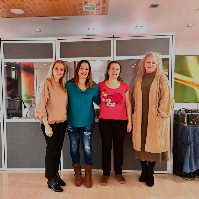 astisl's tweet photo. La semana pasada fuimos a Alicante para asistir una reunión sindical. 4 días de intenso trabajo con un gran equipo de intérpretes, entre ellas Verónica González Pérez.
✅ 2 cabinas #iso4043
✅ Microfonía DCN de @BoschEspana.
✅ Megafonía y microfonía inalámbrica.
#astisl #1nt https://t.co/eEPoITbpqp