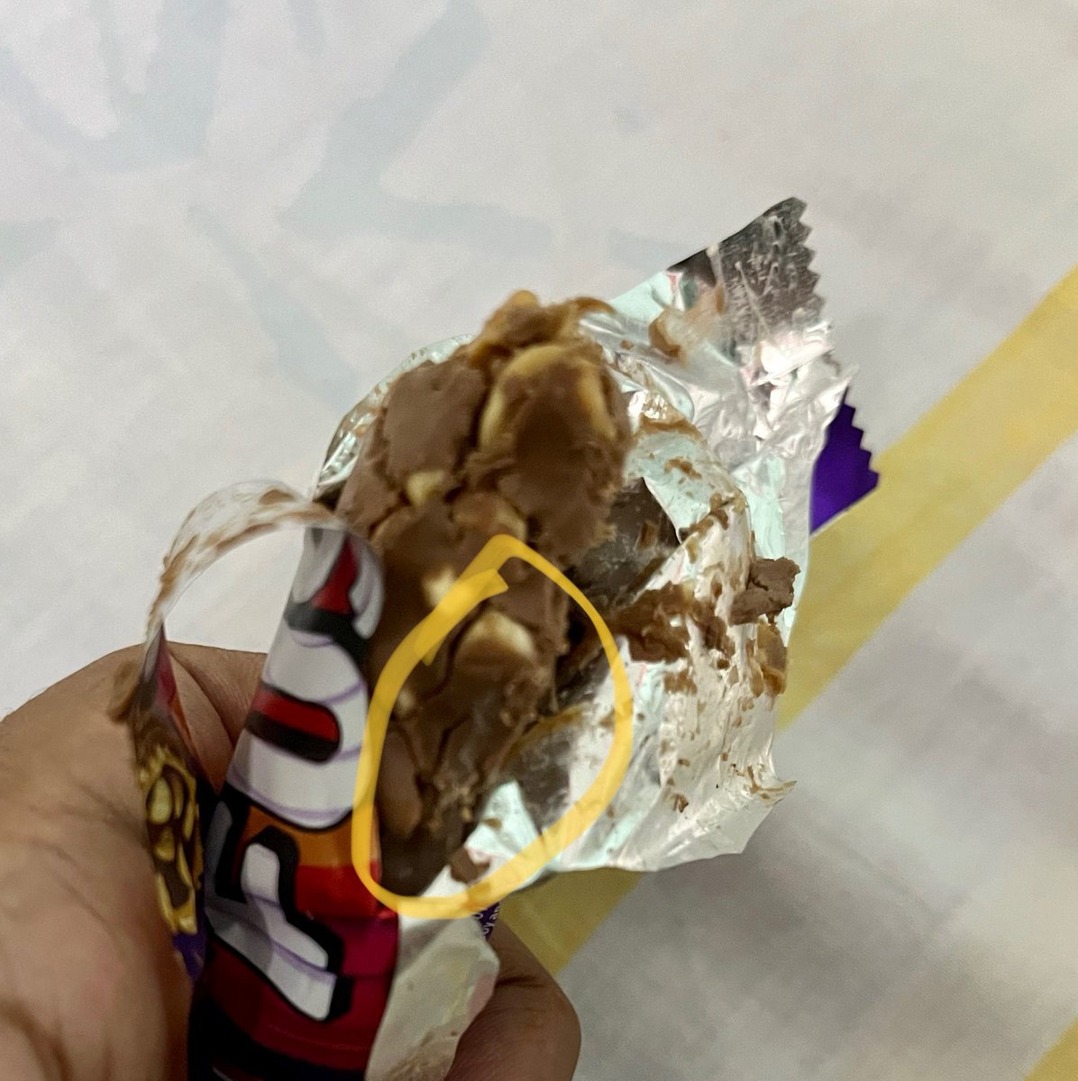 Bongo_Nabalok's tweet photo. @CadburyFuse 
While eating FUSE I found some web and larva inside it. Its expiry date is oct 2023. Shame on you @DairyMilkIn @CadburyUK https://t.co/Lm0YylN0Ji
