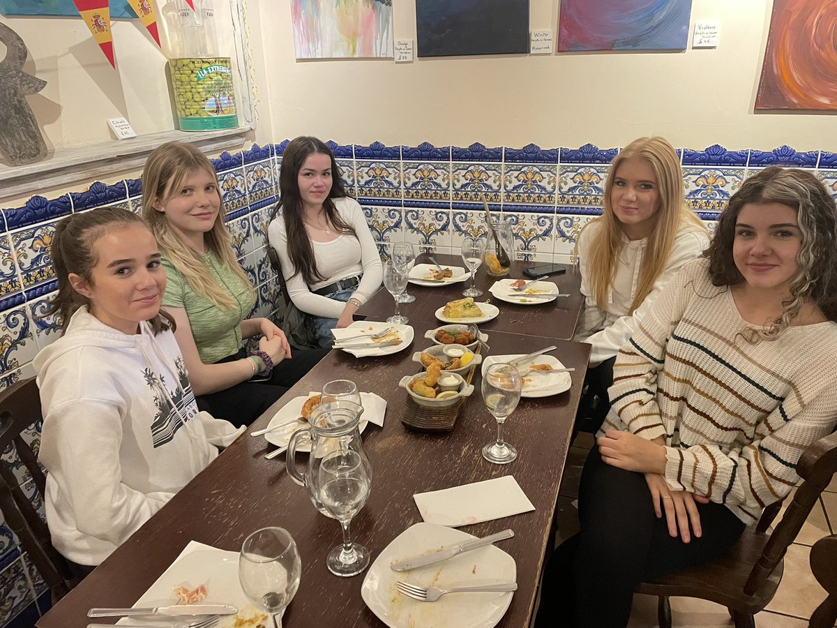 MillburnLangs's tweet photo. We had a lovely visit to @LaTortillaINV yesterday, our Senior 🇪🇸 students enjoyed a variety of Spanish tapas and practised ordering food in 🇪🇸. They also loved the non-alcoholic sangrías 🎉🇪🇸 #languagelearning #scilt #mfl https://t.co/ty13ZHLKg5