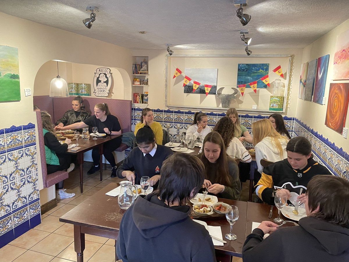 MillburnLangs's tweet photo. We had a lovely visit to @LaTortillaINV yesterday, our Senior 🇪🇸 students enjoyed a variety of Spanish tapas and practised ordering food in 🇪🇸. They also loved the non-alcoholic sangrías 🎉🇪🇸 #languagelearning #scilt #mfl https://t.co/ty13ZHLKg5