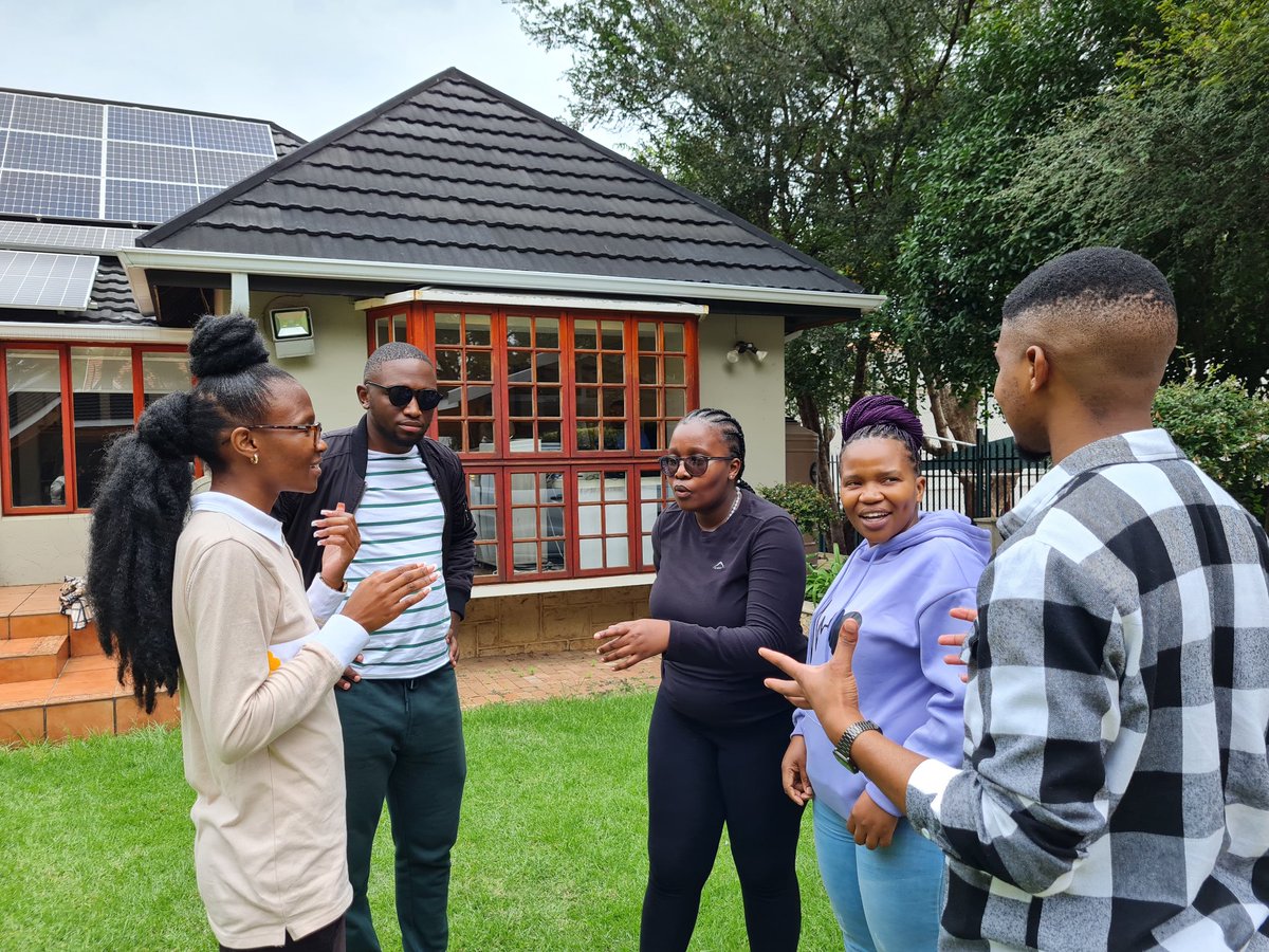 FES_SouthAfrica's tweet photo. We are happy to welcome the #FHAS22 cohort to Johannesburg. Looking forward to vibrant engagements at the Lindiwe Mabuza Space.
We can't wait to introduce these young leaders to you in the coming days ππ½ https://t.co/g5pg6NGeAw