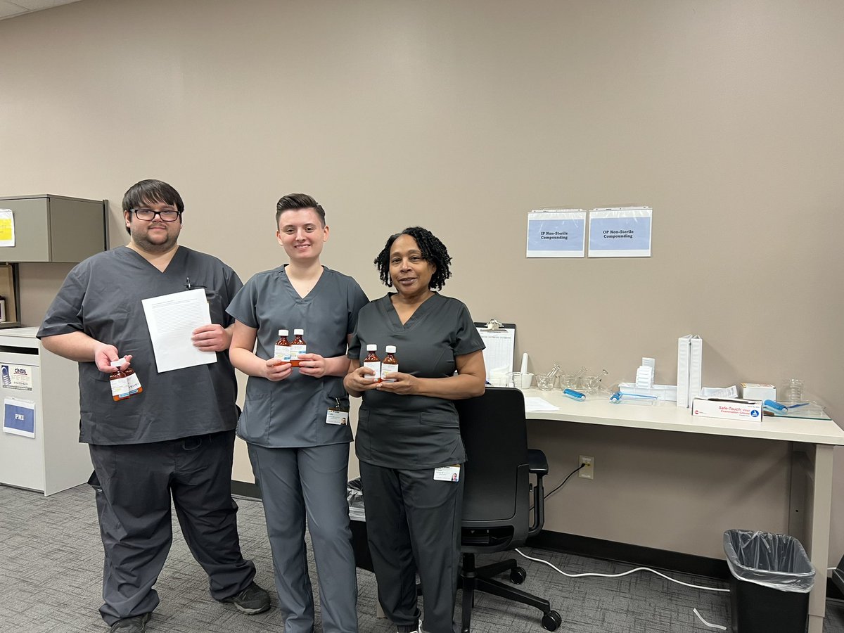 vumcpharmtech's tweet photo. Our spring 23’ students, practiced their non-sterile compounding skills!! https://t.co/KBJQfzdkrs