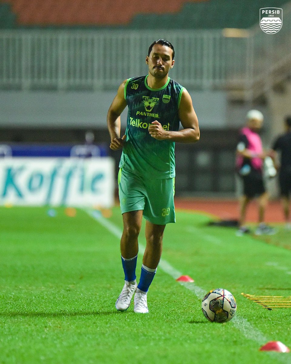 persib's tweet photo. Warming 🆙

#PERSIB #PERSIBDAY https://t.co/eEpH3jlrPn
