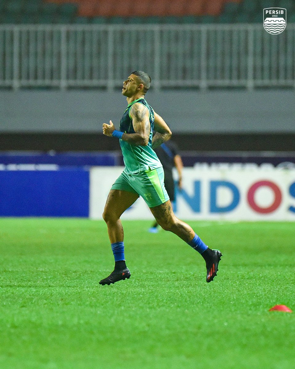 persib's tweet photo. Warming 🆙

#PERSIB #PERSIBDAY https://t.co/eEpH3jlrPn
