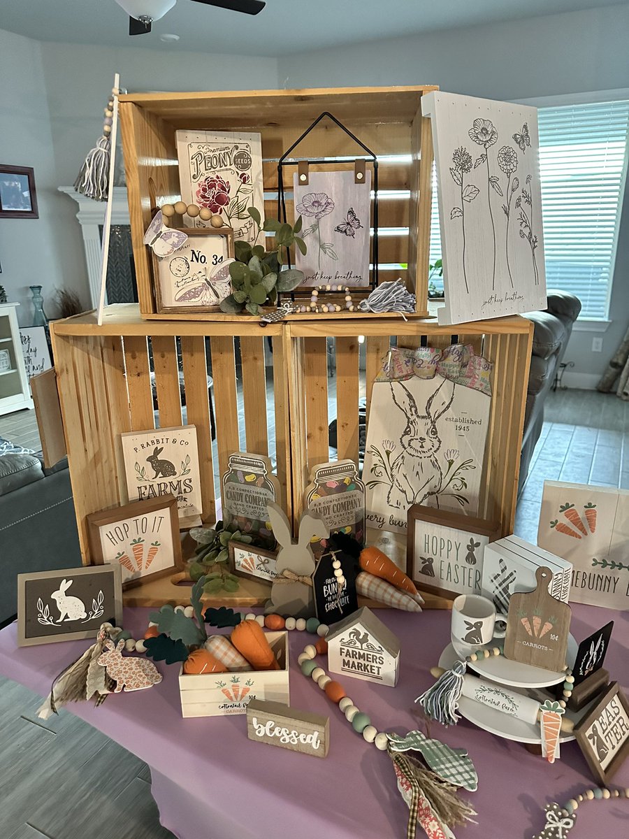 aprilsloft's tweet photo. Almost market day!  so excited to share #chalkcouture with my neighbors. Hoping for a fun day creating and sharing about our new workshop. #create #workshops #chalkingworkshops #aprilsadorables #lavendercraftsanddesign #diy #diycrafts https://t.co/U9O3sZecfy